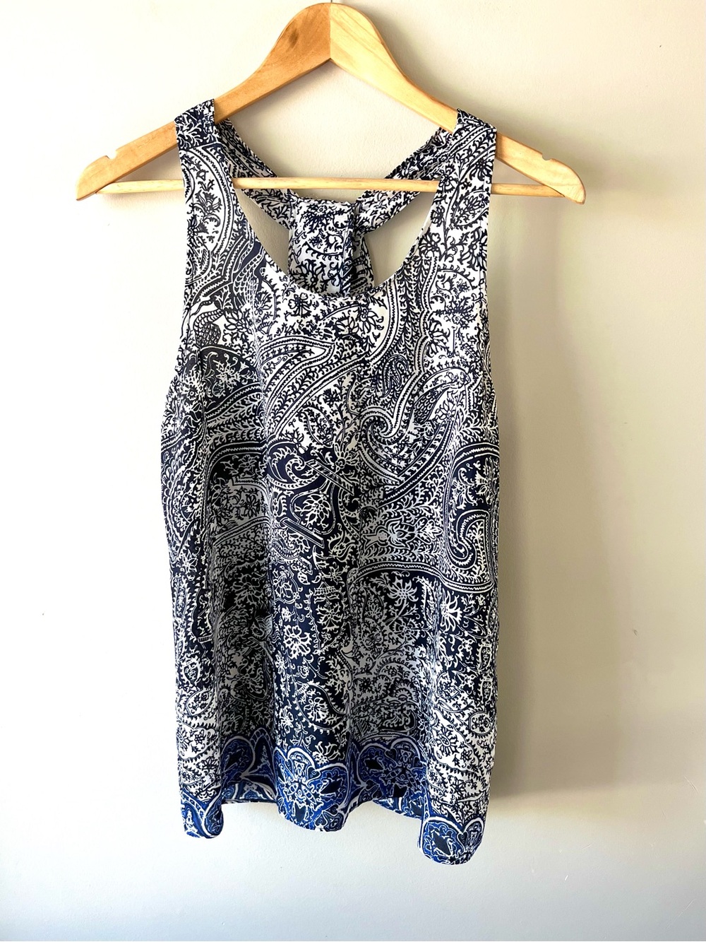 Paraphrase Navy & White Boho Paisley Keyhole Back Tank Size Medium -Coastal